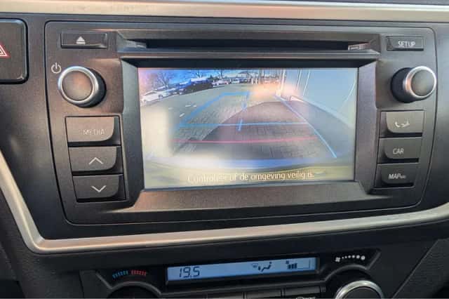 Toyota Auris (2015) thumbnail 17