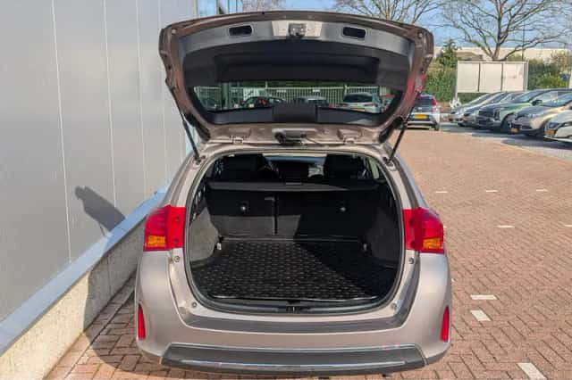 Toyota Auris (2015) thumbnail 20