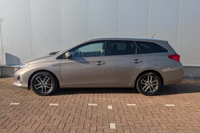 Toyota Auris (2015) thumbnail 4