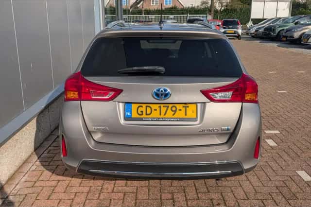 Toyota Auris (2015) thumbnail 5