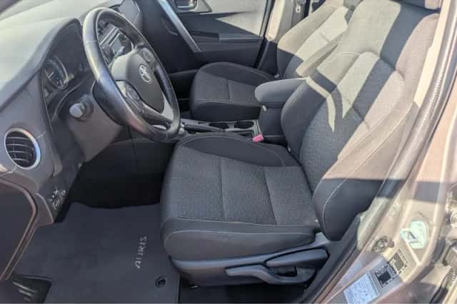 Toyota Auris (2015) thumbnail 6