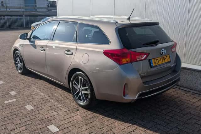 Toyota Auris (2015) thumbnail 6