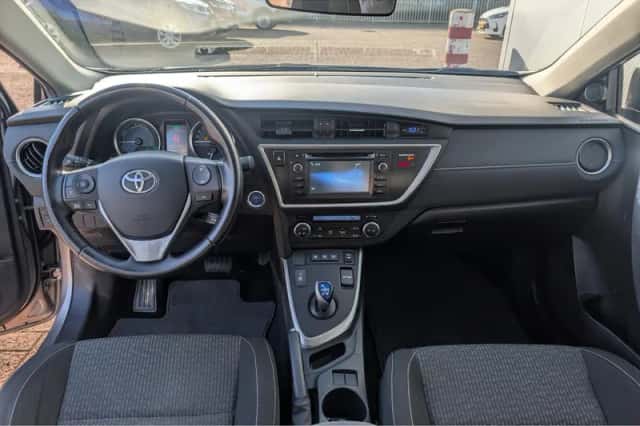 Toyota Auris (2015) thumbnail 9