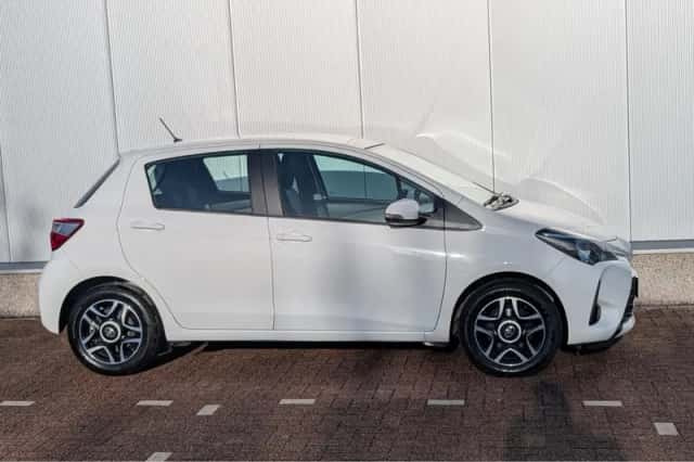 Toyota Yaris (2020) thumbnail 2