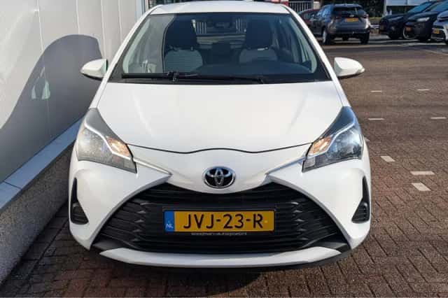 Toyota Yaris (2020) thumbnail 12