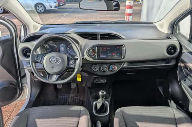 Toyota Yaris (2020) thumbnail 16