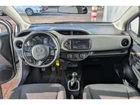 Toyota Yaris (2020) thumbnail 16