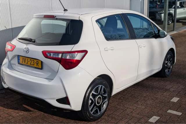 Toyota Yaris (2020) thumbnail 4