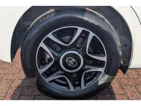 Toyota Yaris (2020) thumbnail 5
