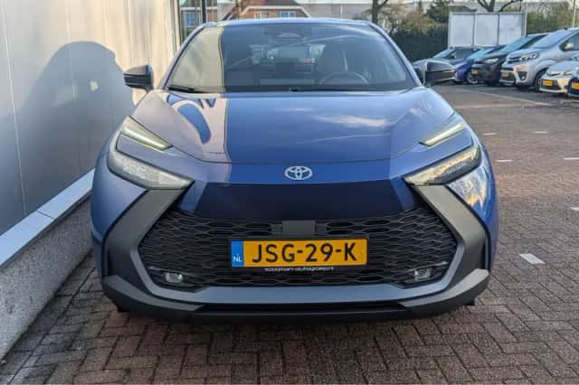 Toyota C-HR (2026) thumbnail 3