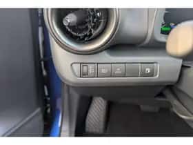 Toyota C-HR (2025) thumbnail 23