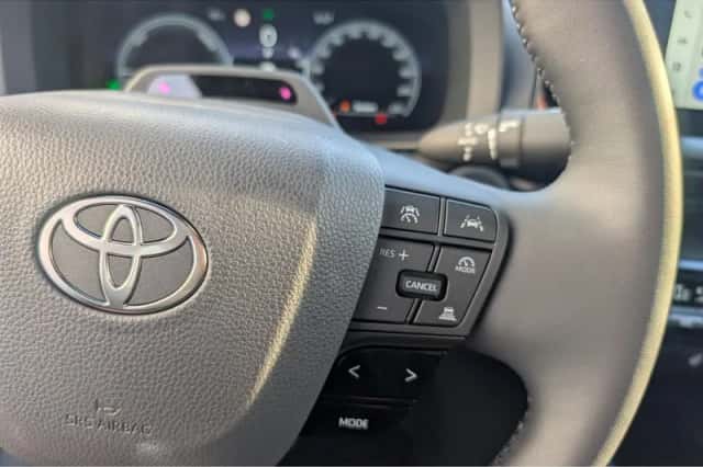 Toyota C-HR (2025) thumbnail 27