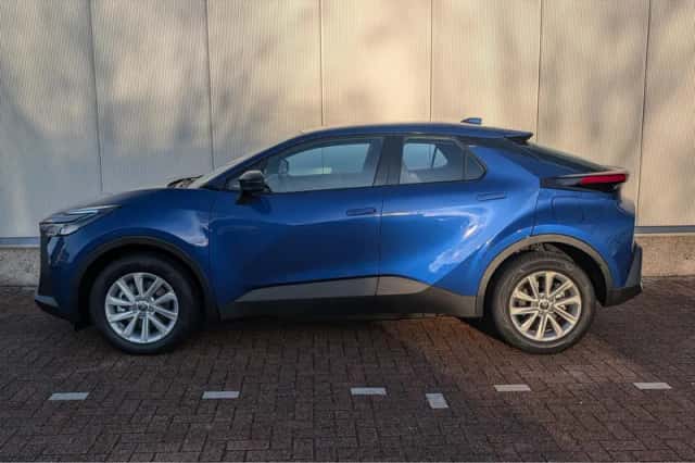 Toyota C-HR (2026) thumbnail 4