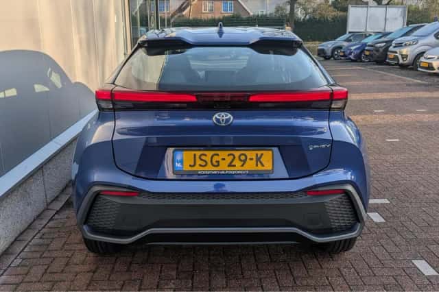 Toyota C-HR (2026) thumbnail 5