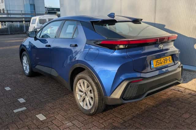 Toyota C-HR (2025) thumbnail 8