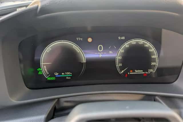 Toyota C-HR (2025) thumbnail 9