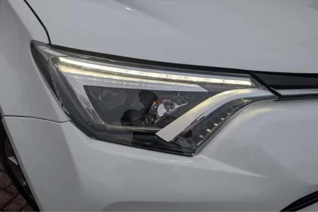Toyota RAV4 (2017) thumbnail 11