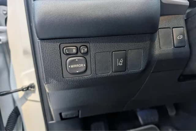Toyota RAV4 (2017) thumbnail 13