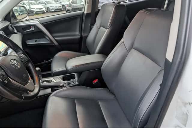Toyota RAV4 (2017) thumbnail 15