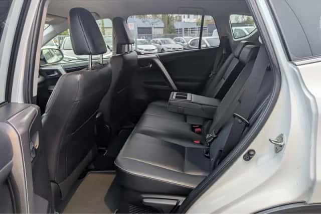 Toyota RAV4 (2017) thumbnail 17