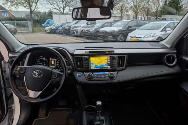 Toyota RAV4 (2017) thumbnail 18