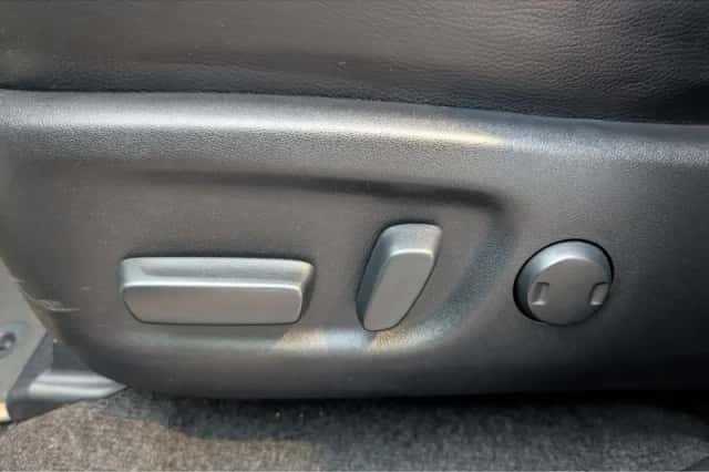 Toyota RAV4 (2017) thumbnail 19