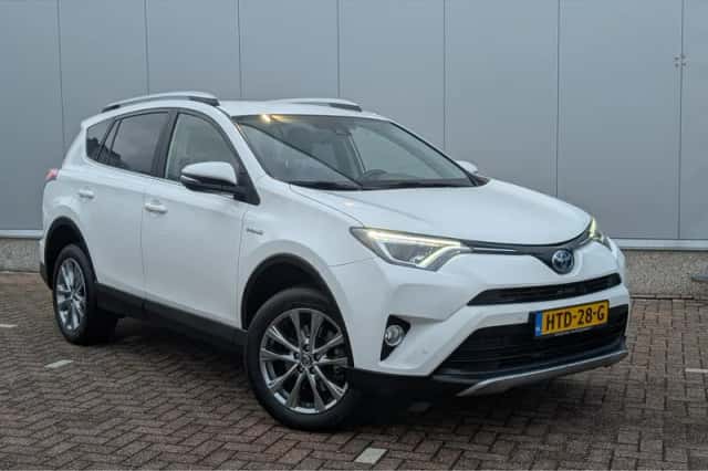 Toyota RAV4 (2017) thumbnail 3