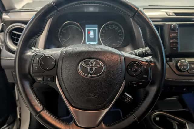Toyota RAV4 (2017) thumbnail 22