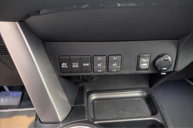 Toyota RAV4 (2017) thumbnail 25