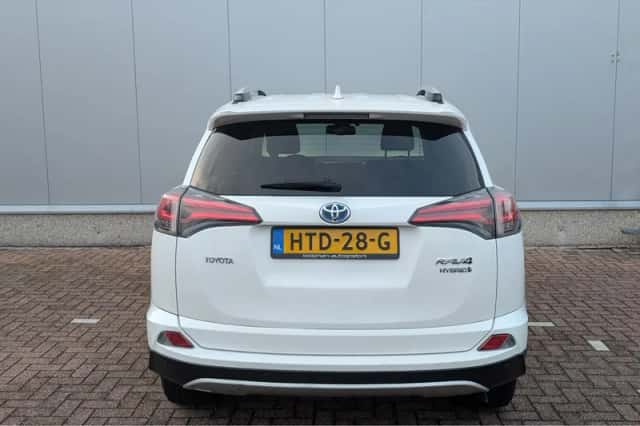 Toyota RAV4 (2017) thumbnail 5