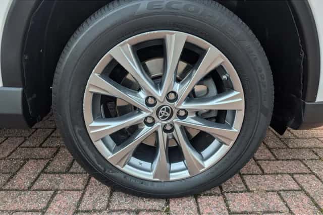 Toyota RAV4 (2017) thumbnail 6
