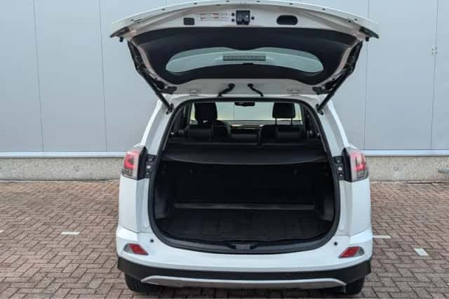Toyota RAV4 (2017) thumbnail 9