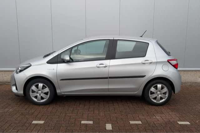 Toyota Yaris (2018) thumbnail 2