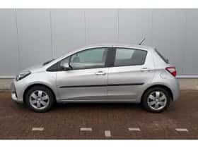 Toyota Yaris (2018) thumbnail 2