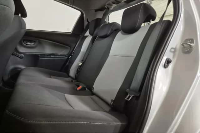 Toyota Yaris (2018) thumbnail 11