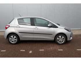 Toyota Yaris (2018) thumbnail 13