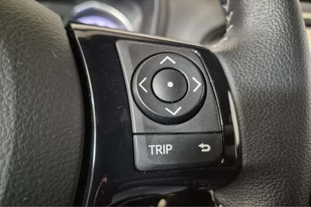 Toyota Yaris (2018) thumbnail 17