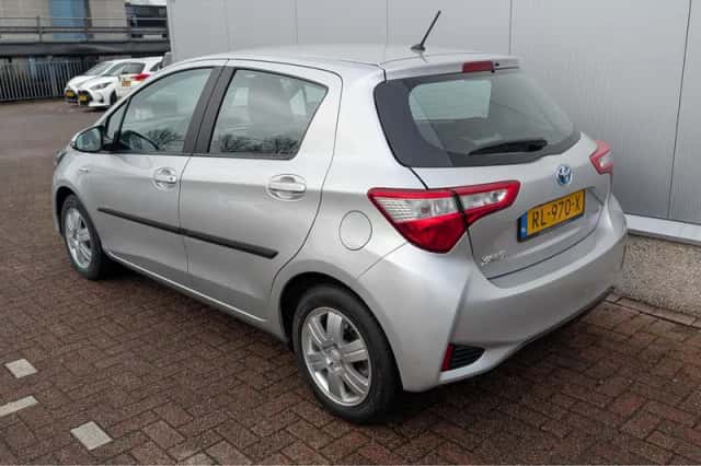 Toyota Yaris (2018) thumbnail 3