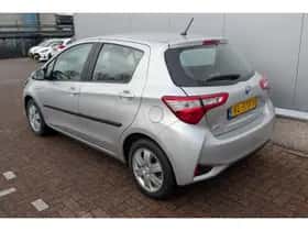 Toyota Yaris (2018) thumbnail 3