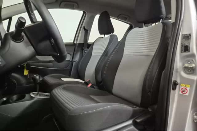 Toyota Yaris (2018) thumbnail 9