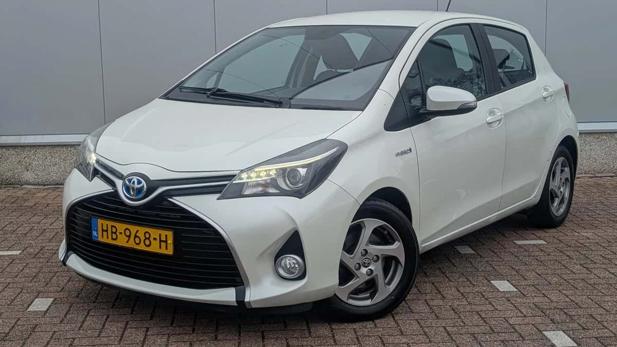 Toyota Yaris (2015) — foto 1
