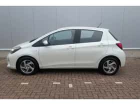 Toyota Yaris (2015) thumbnail 2