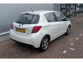 Toyota Yaris (2015) thumbnail 11
