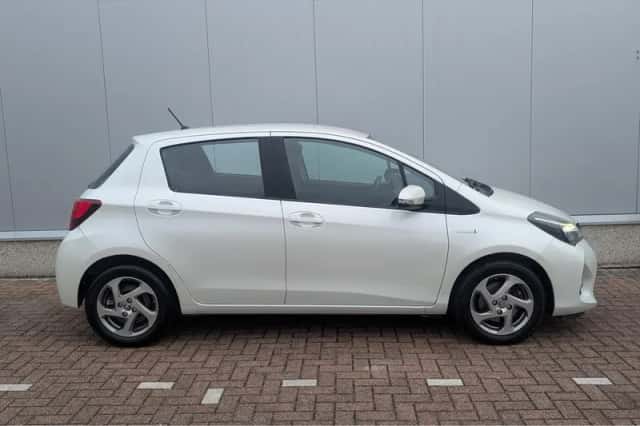 Toyota Yaris (2015) thumbnail 12
