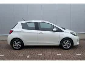 Toyota Yaris (2015) thumbnail 12