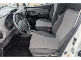 Toyota Yaris (2015) thumbnail 13