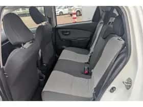 Toyota Yaris (2015) thumbnail 14