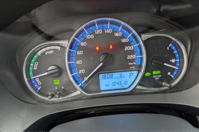 Toyota Yaris (2015) thumbnail 16