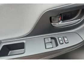 Toyota Yaris (2015) thumbnail 19