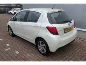 Toyota Yaris (2015) thumbnail 3